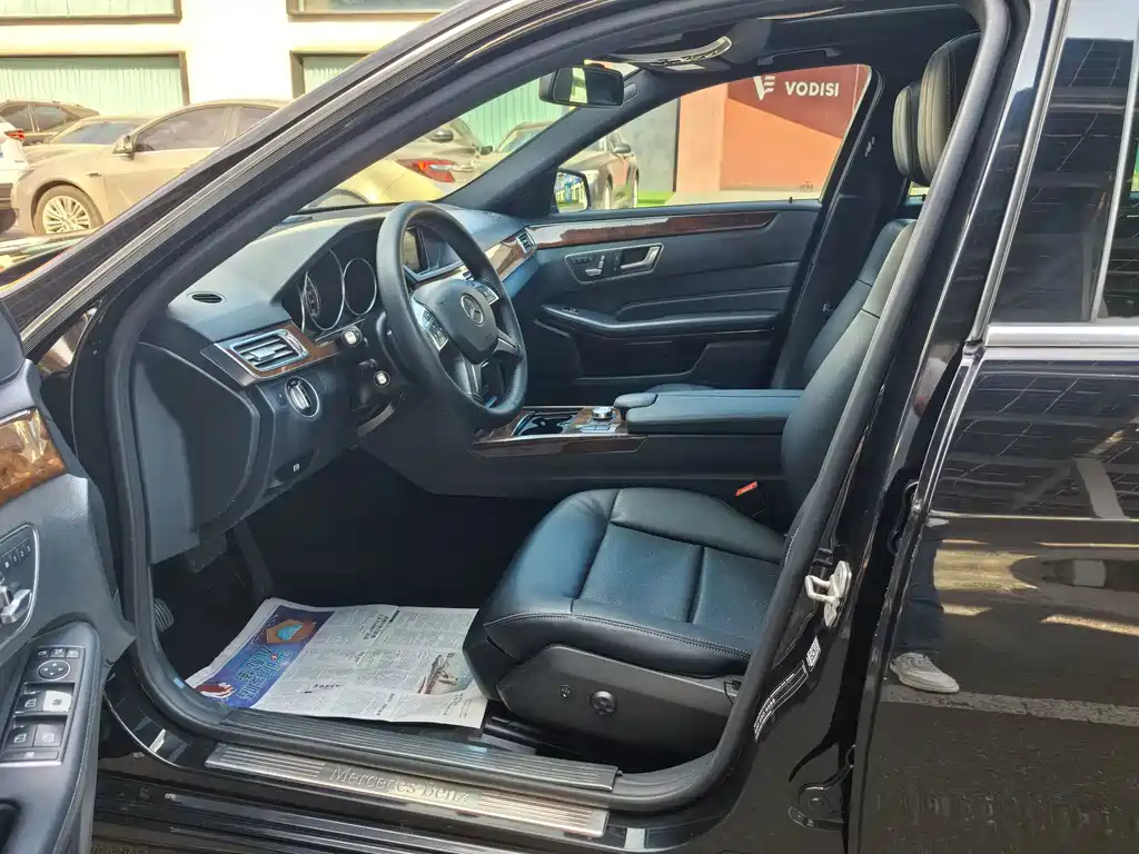 Mercedes-Benz E-Class — миниатюра 4