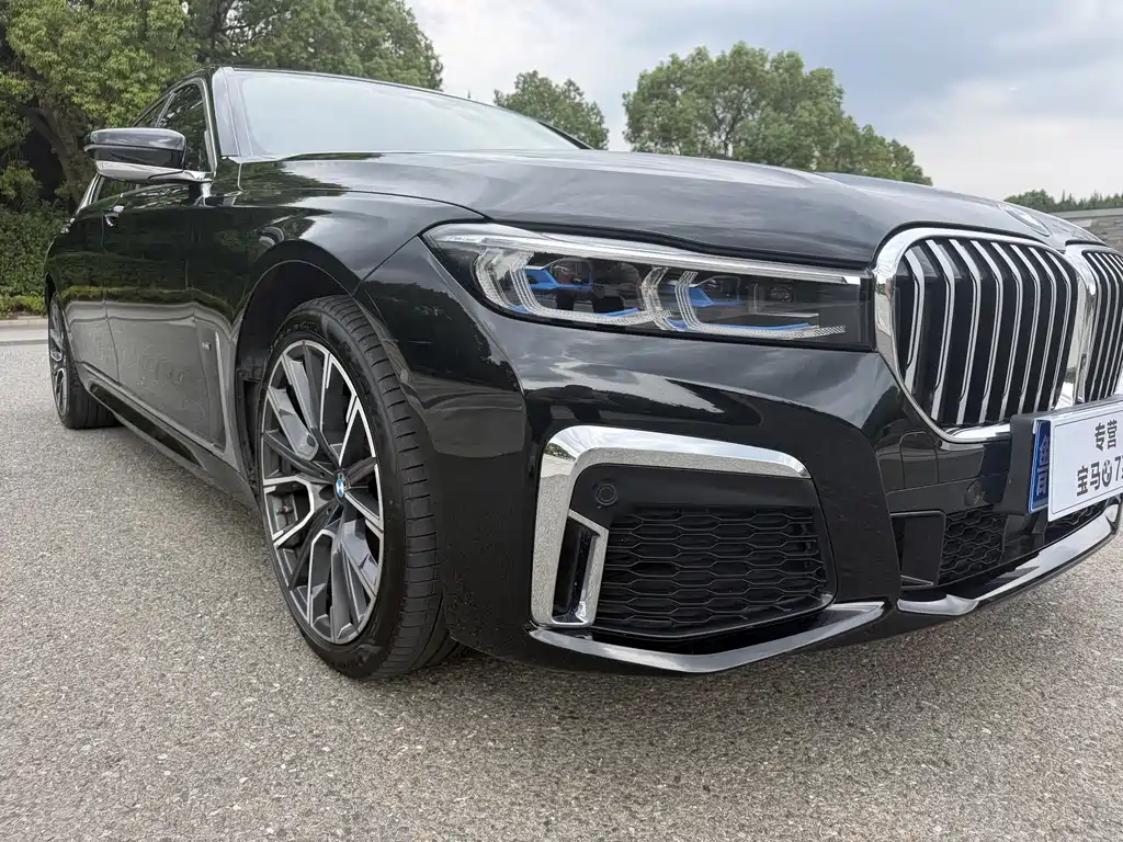 BMW 7 Series — миниатюра 10