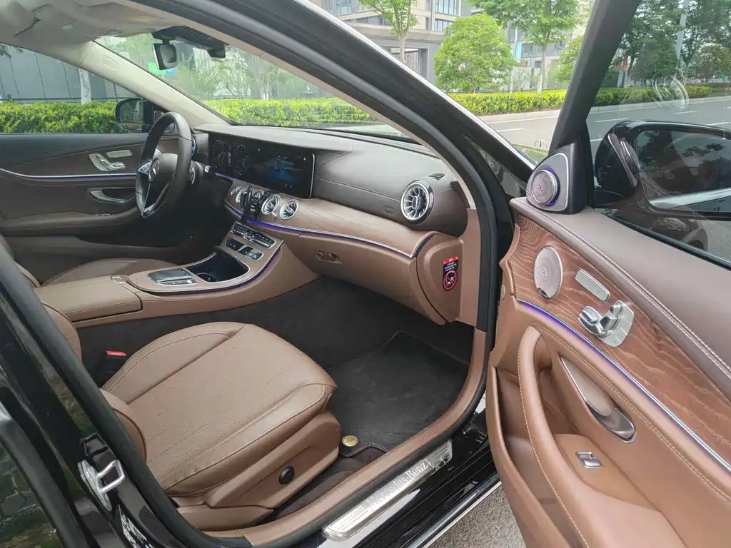 MERCEDES-BENZ E CLASS