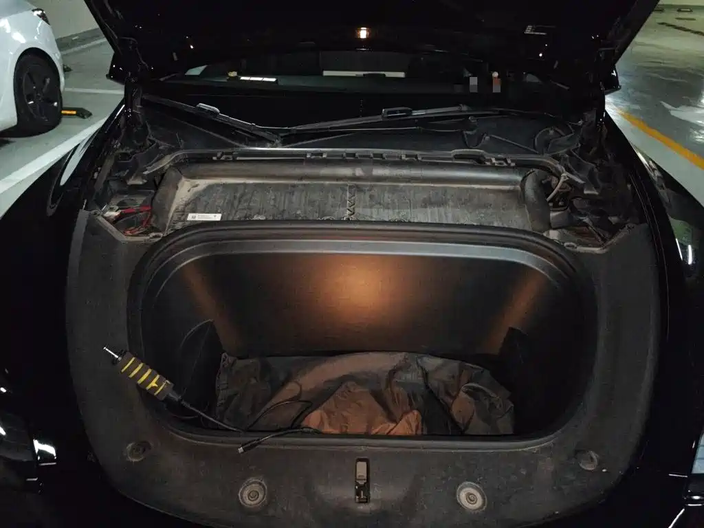 Tesla Model Y — миниатюра 16