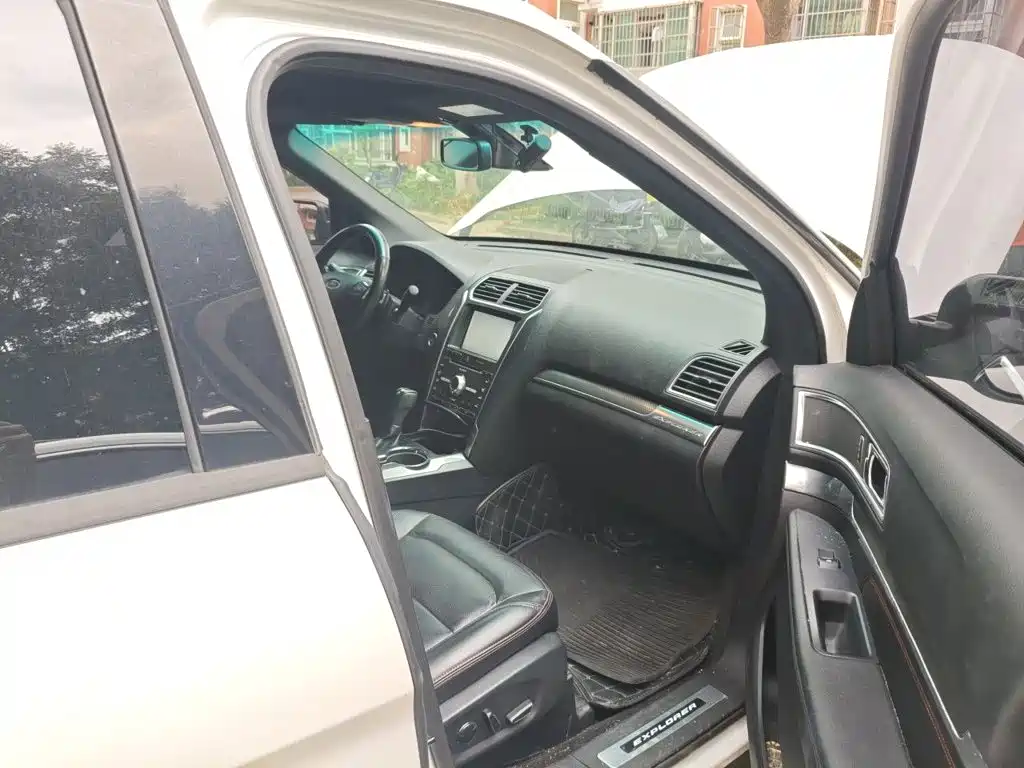 Ford Explorer (Import) — миниатюра 19