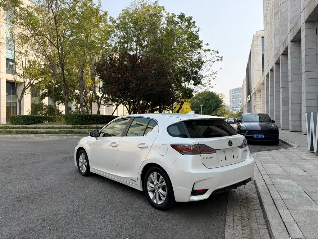 Lexus CT — миниатюра 7