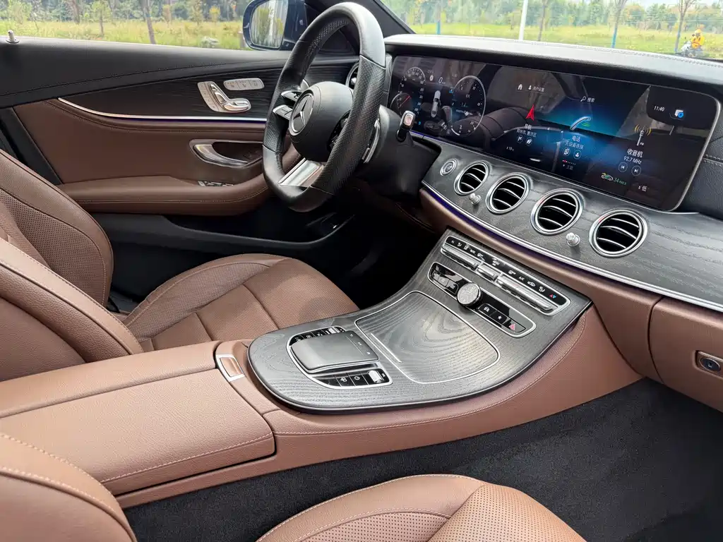 Mercedes-Benz E-Class — миниатюра 10