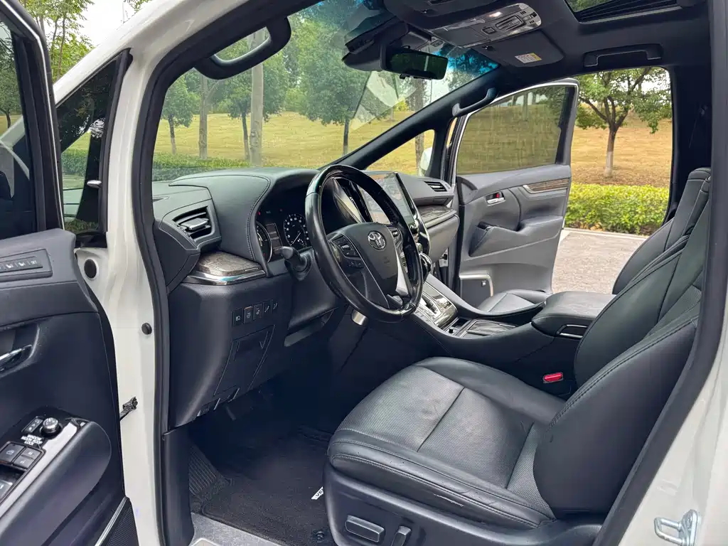 Toyota Vellfire — миниатюра 9