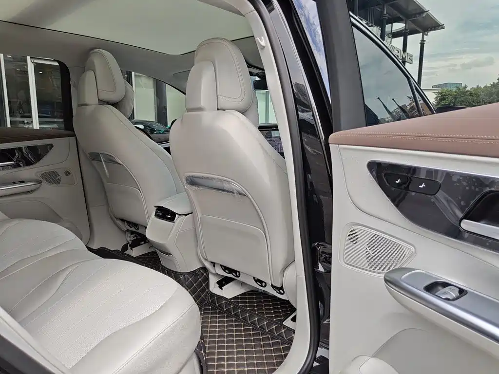 Mercedes-Benz EQE SUV — миниатюра 13