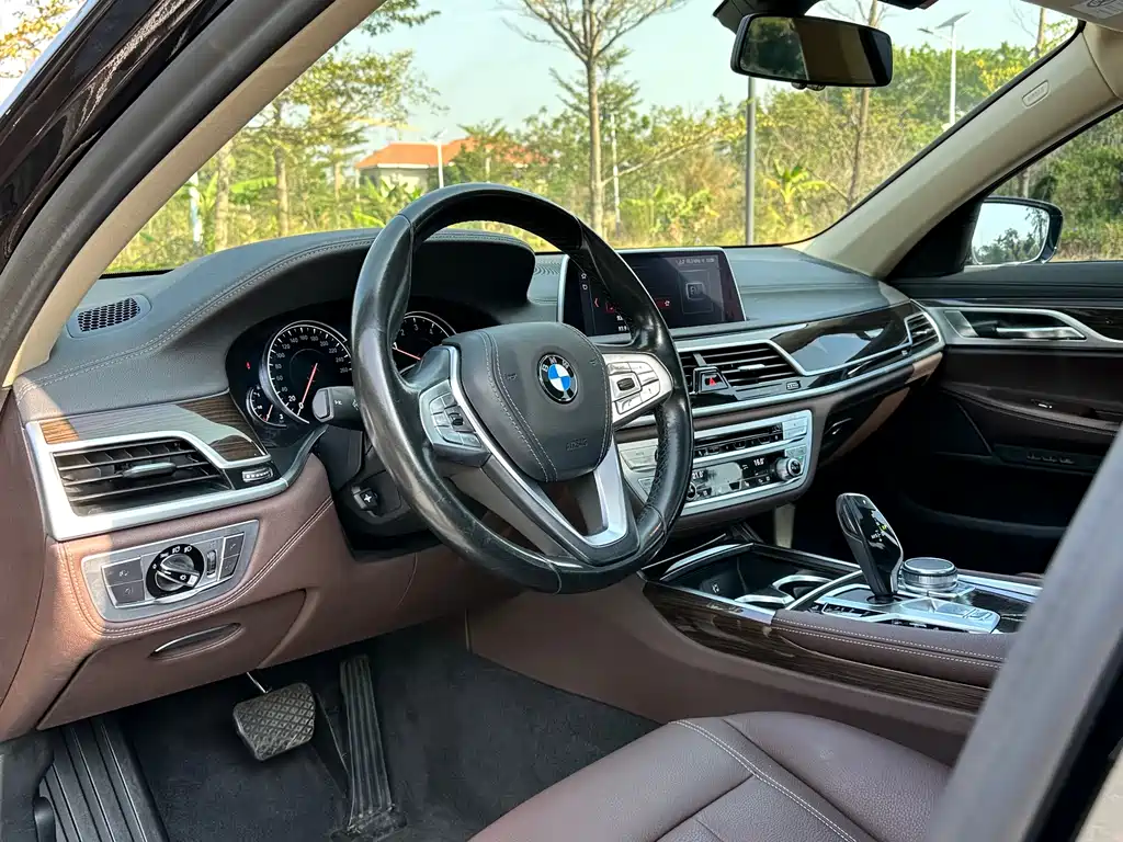 BMW 7 Series 7 2018 730Li Lead