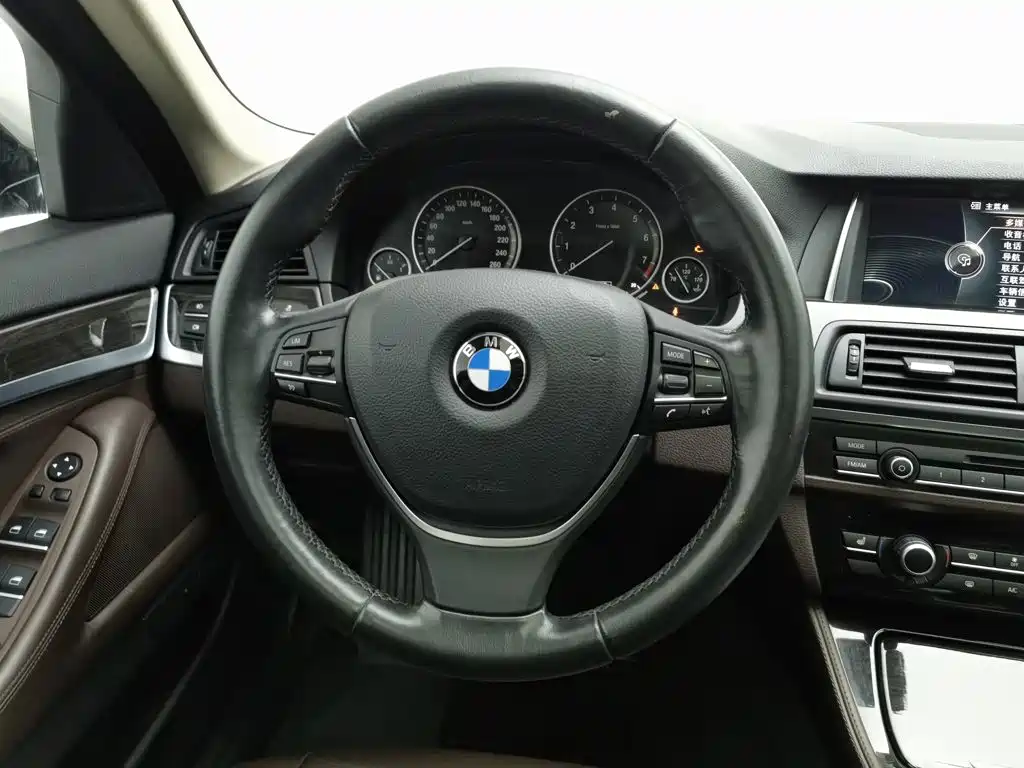 BMW 5 Series — миниатюра 11