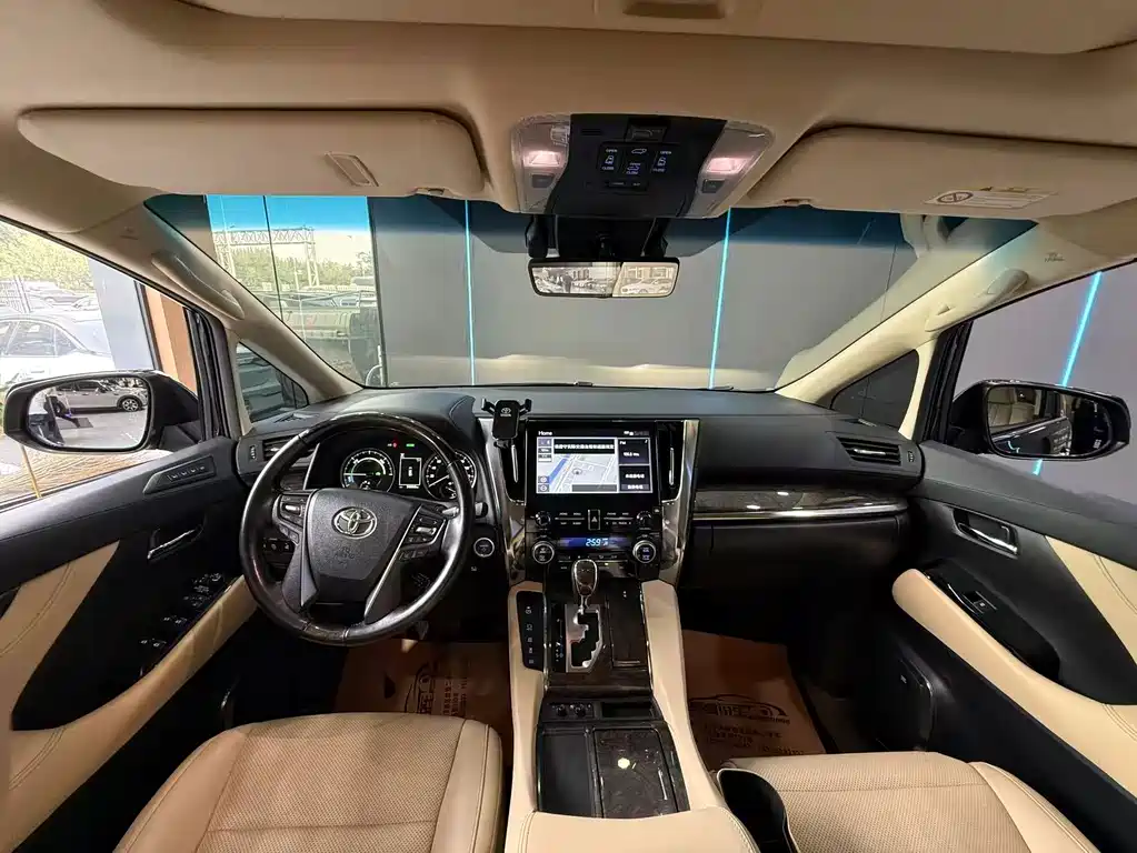 Toyota Alphard — миниатюра 9
