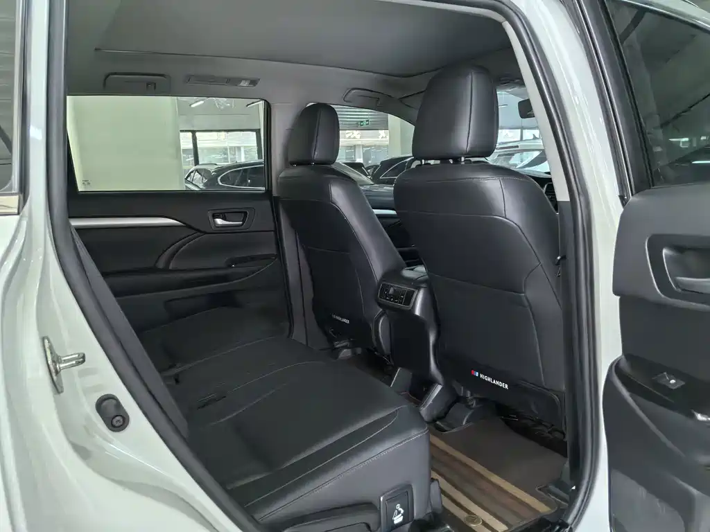Toyota Highlander — миниатюра 9