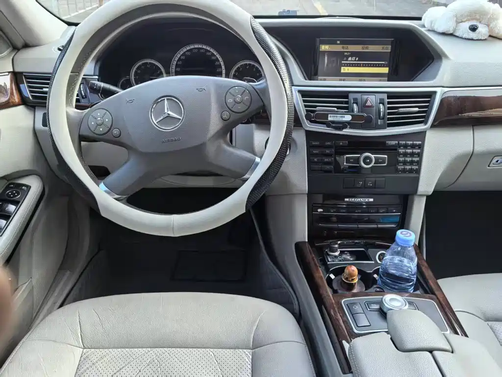 Mercedes-Benz E-Class — миниатюра 8
