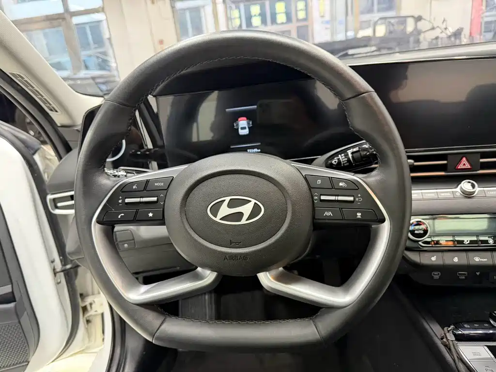 Hyundai Elantra — миниатюра 12