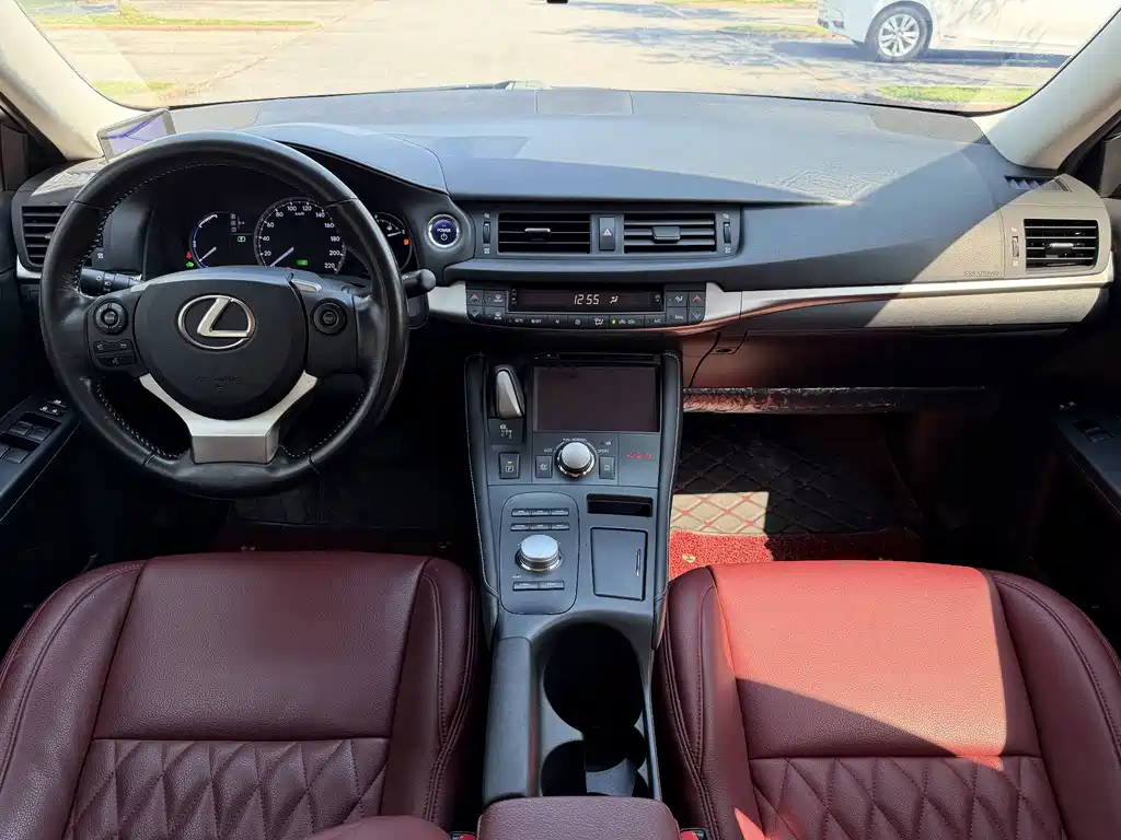 Lexus CT — миниатюра 5