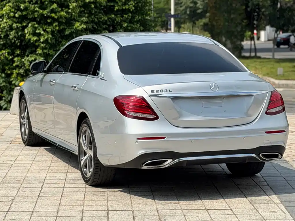 Mercedes-Benz E-Class — миниатюра 15