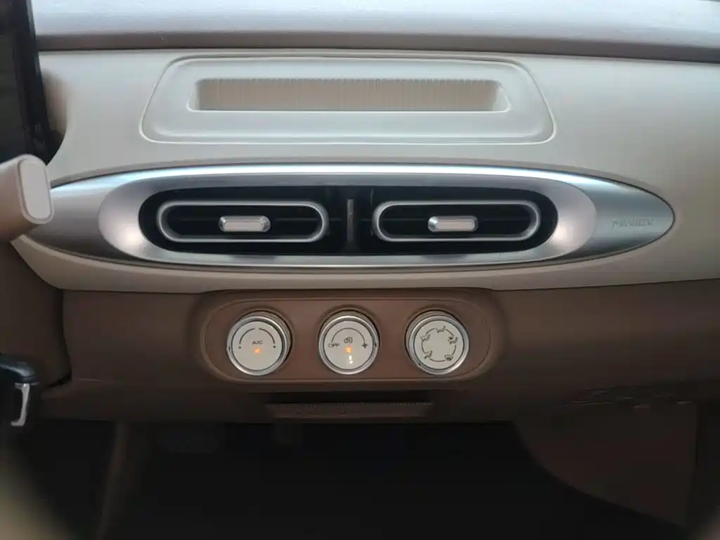 Wuling MINIEV — миниатюра 13