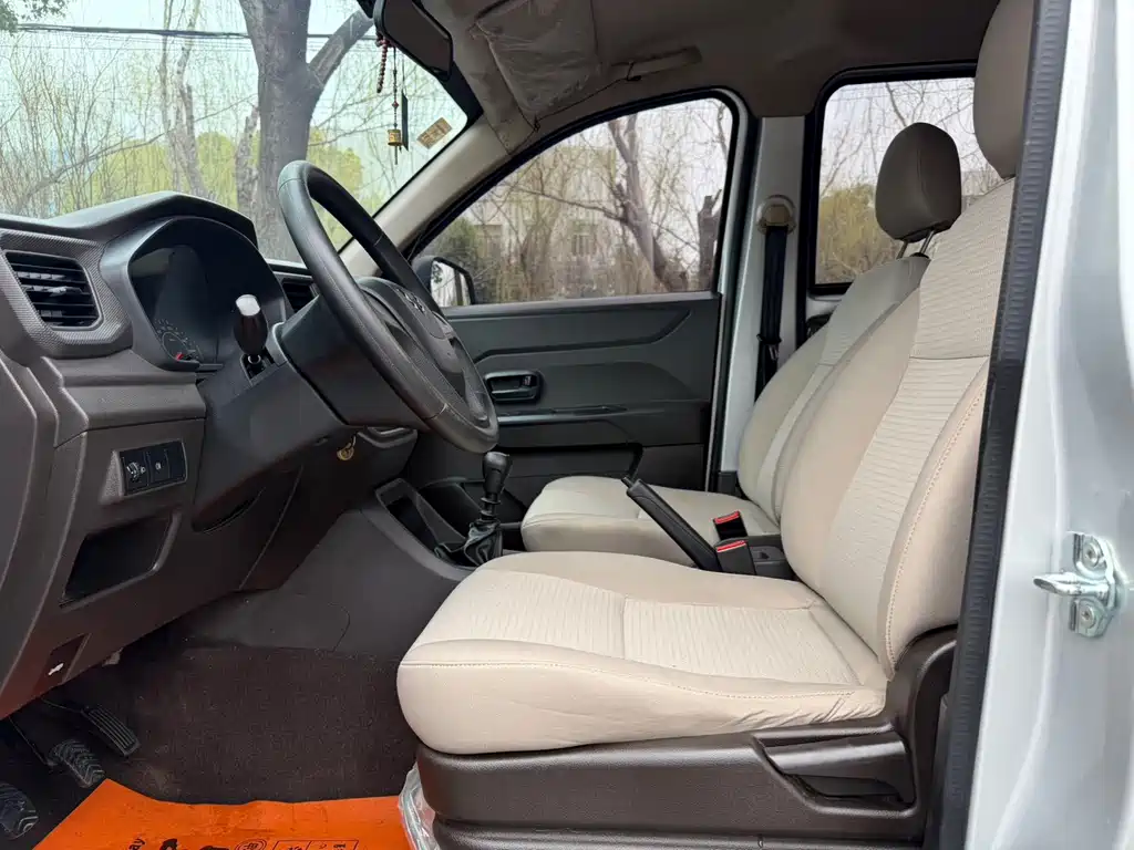 Wuling Hongguang V — миниатюра 8