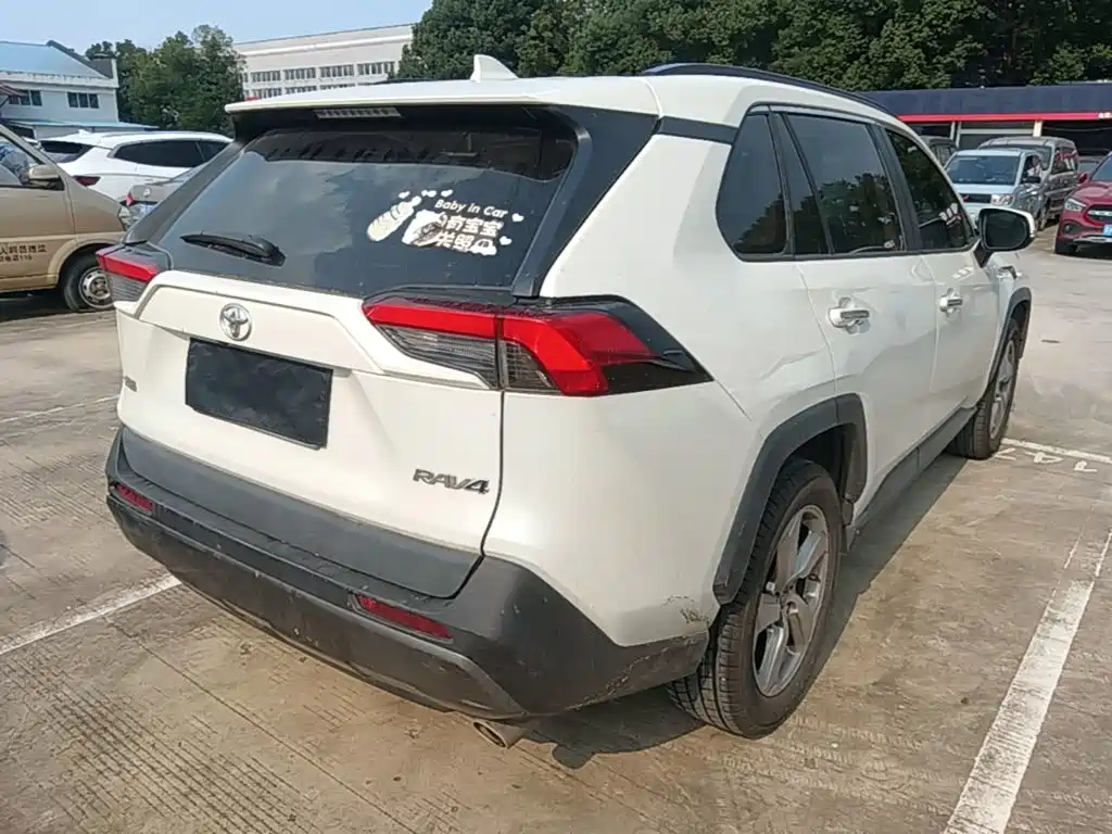 Toyota RAV4 — миниатюра 7