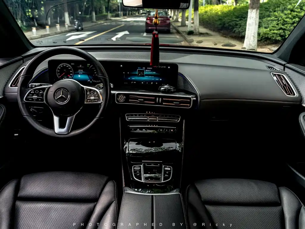 Mercedes-Benz EQC — миниатюра 3