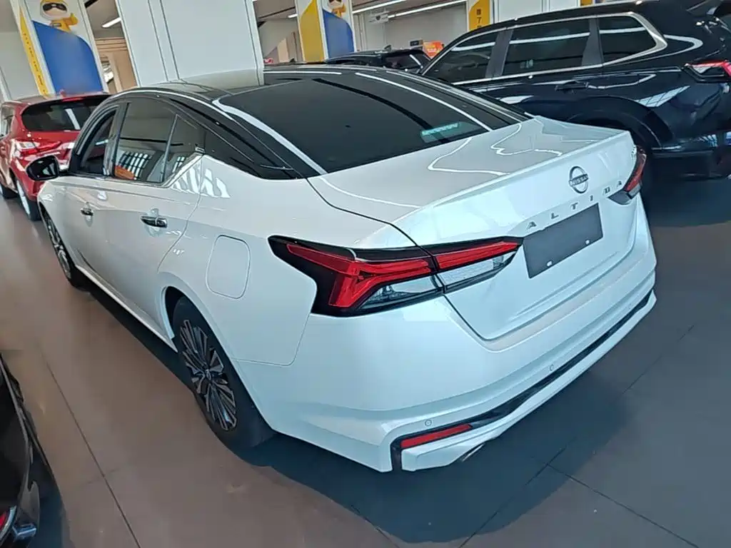 Nissan Teana — миниатюра 5