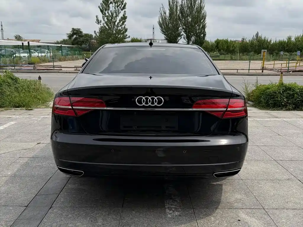 Audi A8 — миниатюра 6