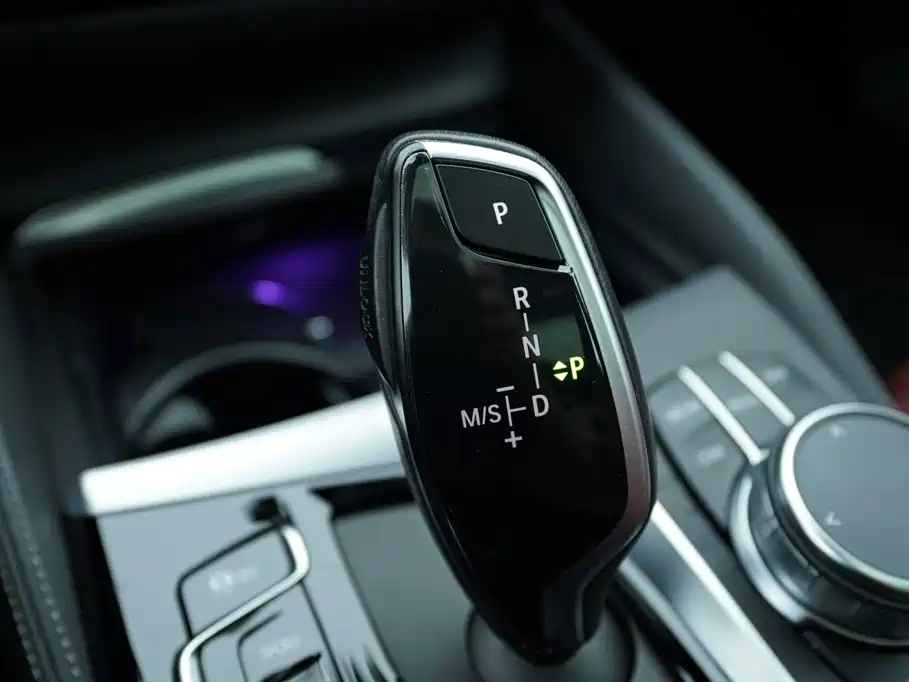 BMW 5 Series — миниатюра 9