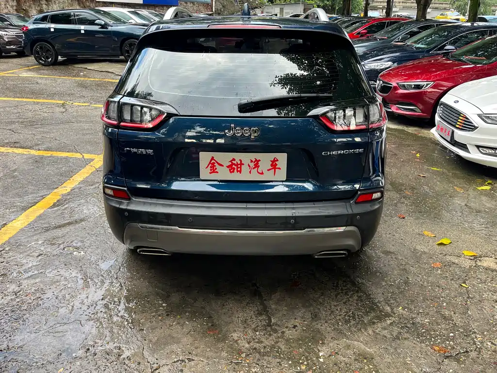 Jeep Cherokee — миниатюра 5