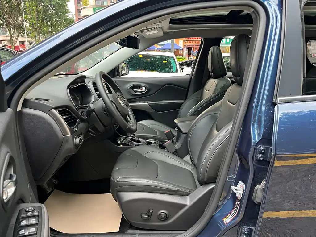 Jeep Cherokee — миниатюра 9