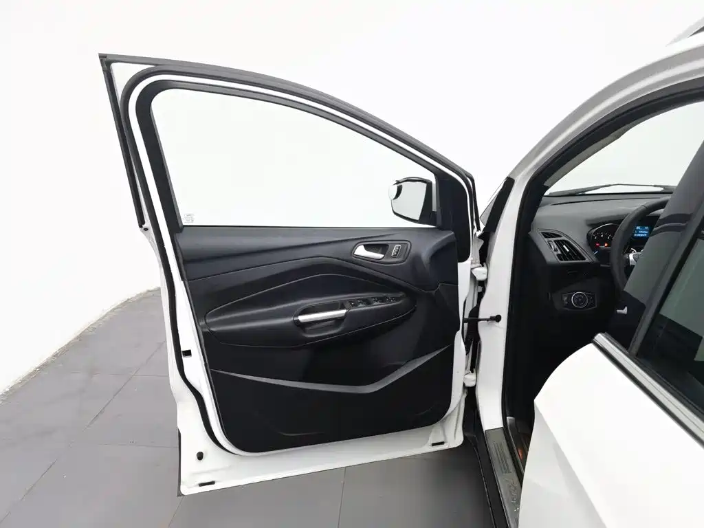 Ford Kuga — миниатюра 8