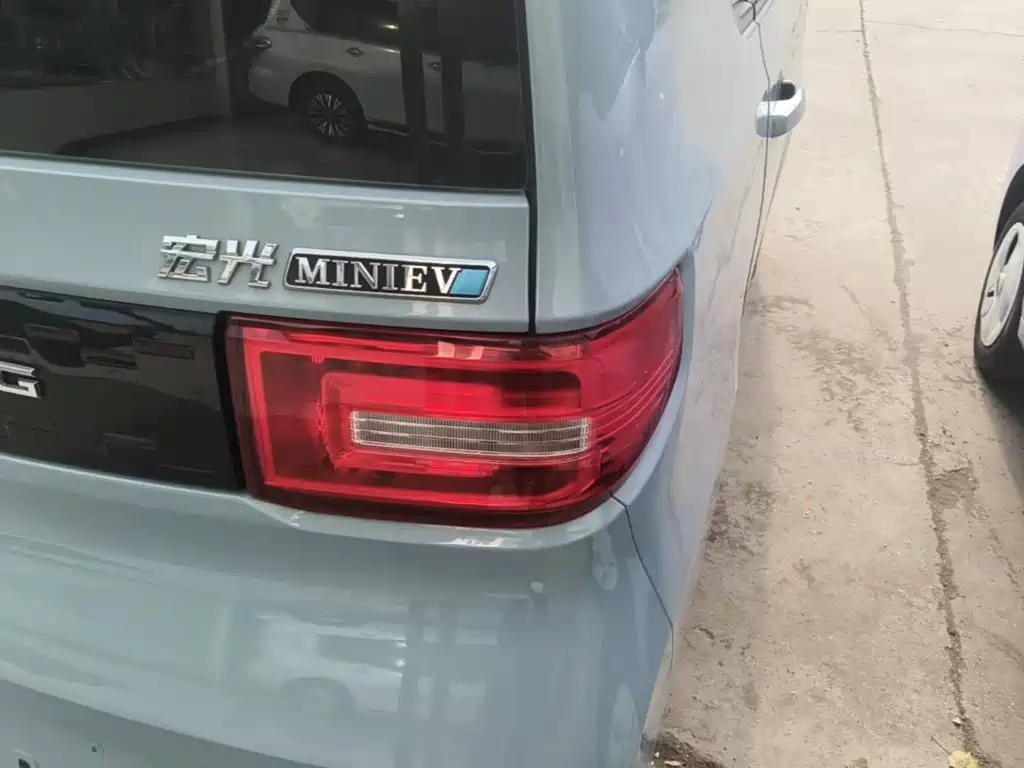 Wuling MINIEV — миниатюра 8