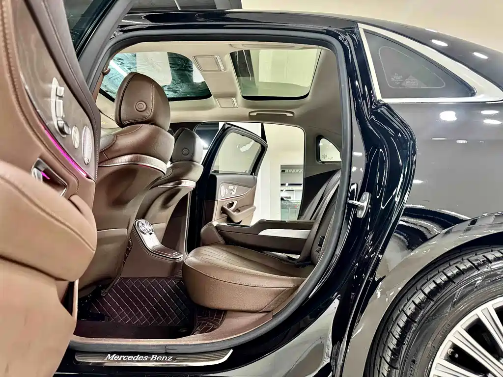 Mercedes-Benz E-Class — миниатюра 7