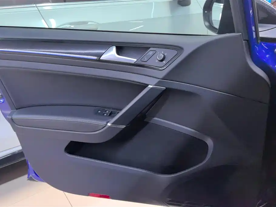 Volkswagen Golf 2017 2.0TSI R