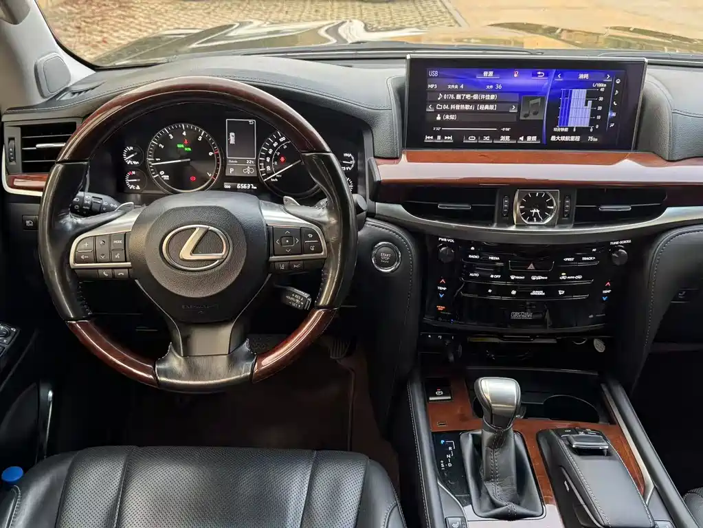 LEXUS LX
