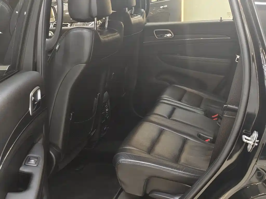 Jeep Grand Cherokee (Import) — миниатюра 11