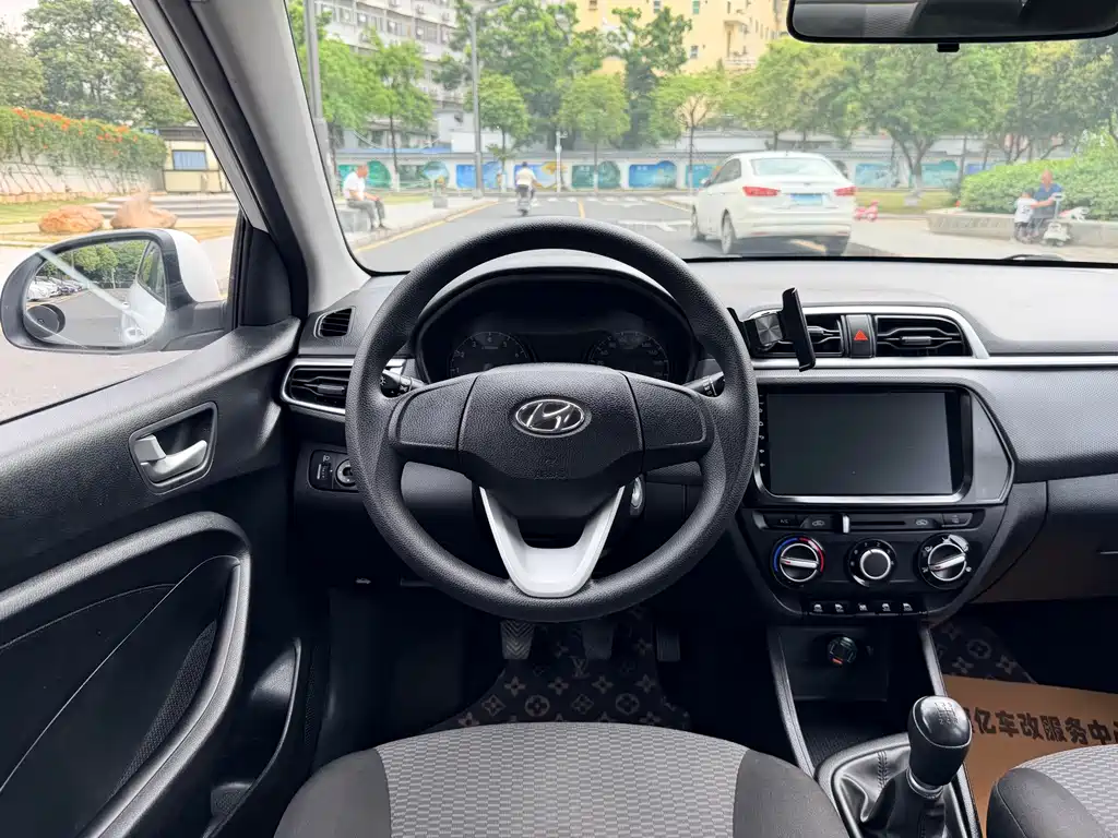 HYUNDAI RENA