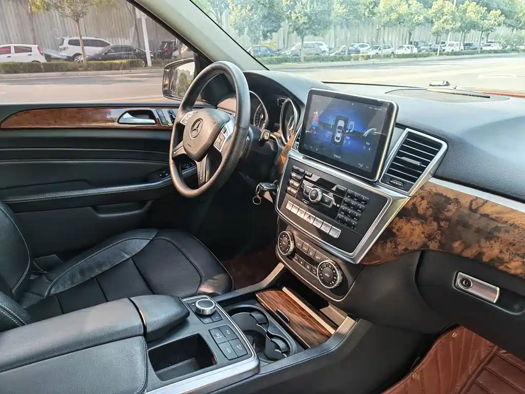 Mercedes-Benz M-Class — миниатюра 11