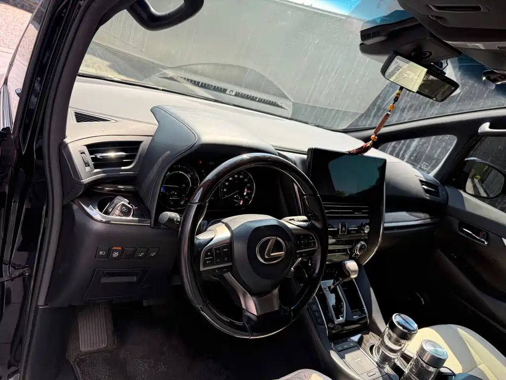 Lexus LM — миниатюра 8