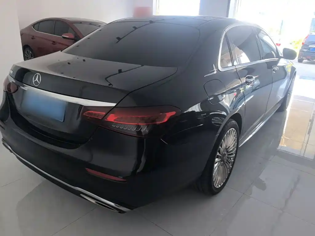 Mercedes-Benz E-Class — миниатюра 7
