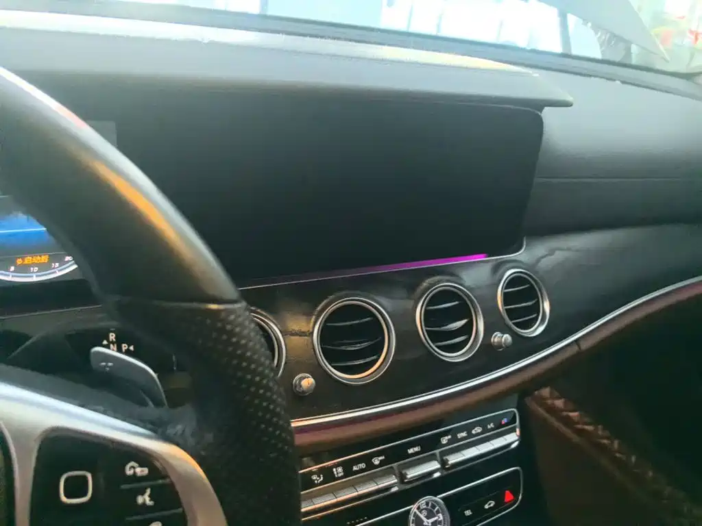 Mercedes-Benz E-Class — миниатюра 13