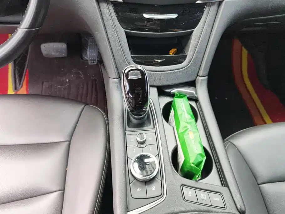 Cadillac XT6 — миниатюра 16