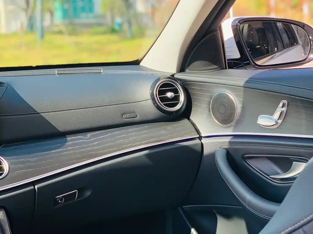 Mercedes-Benz E-Class — миниатюра 19