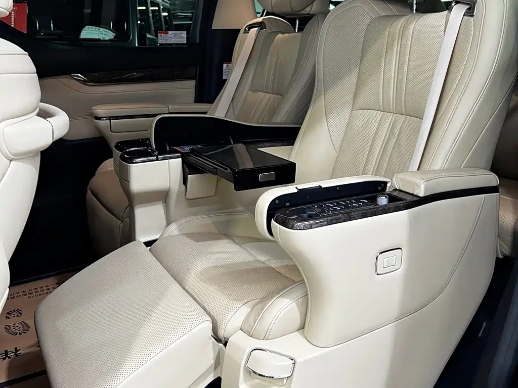 Toyota Alphard — миниатюра 12