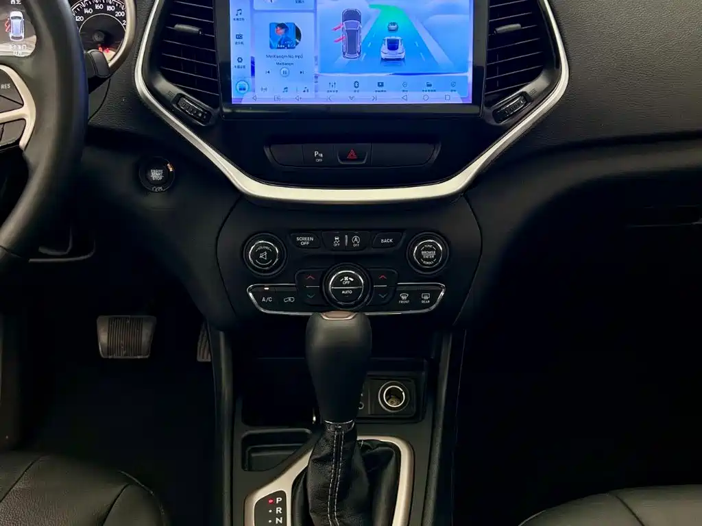 Jeep Cherokee — миниатюра 9