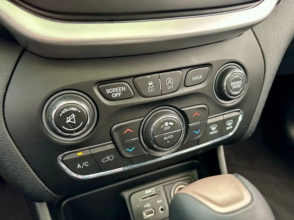 Jeep Cherokee — миниатюра 10