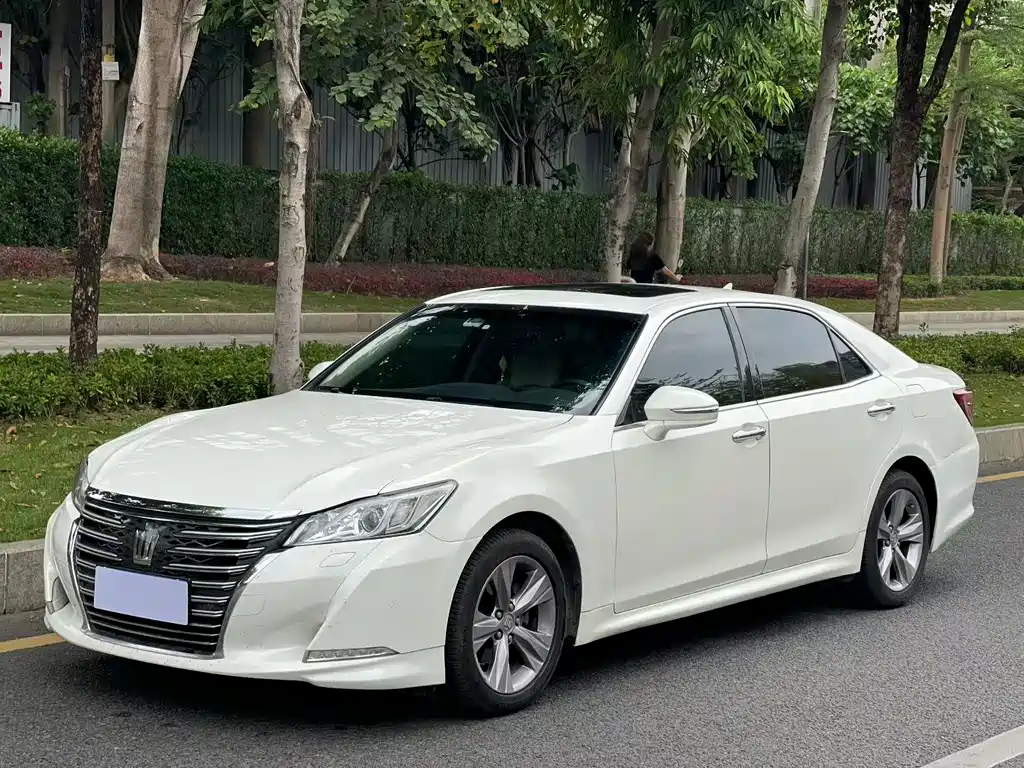 Toyota Crown 2016