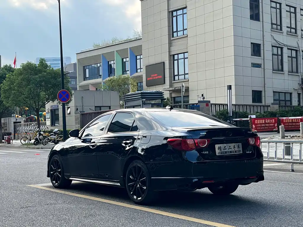 Toyota Reiz — миниатюра 5