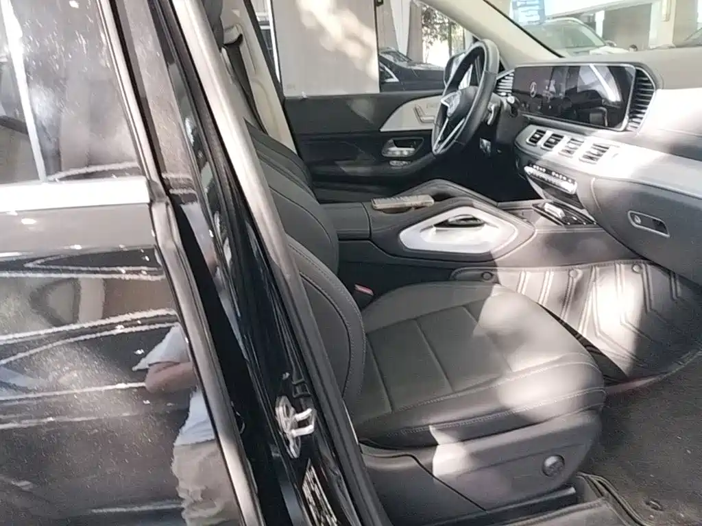 Mercedes-Benz GLE (Import) — миниатюра 25