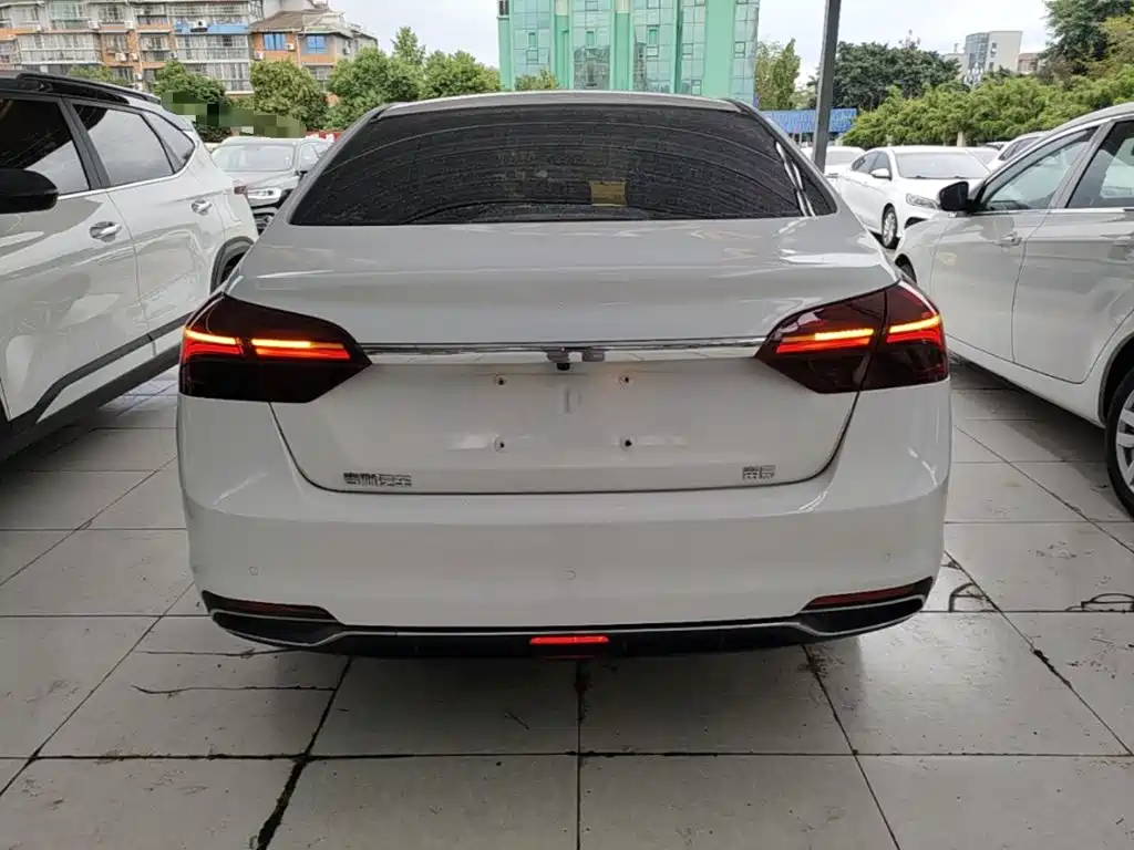 Geely Emgrand — миниатюра 6