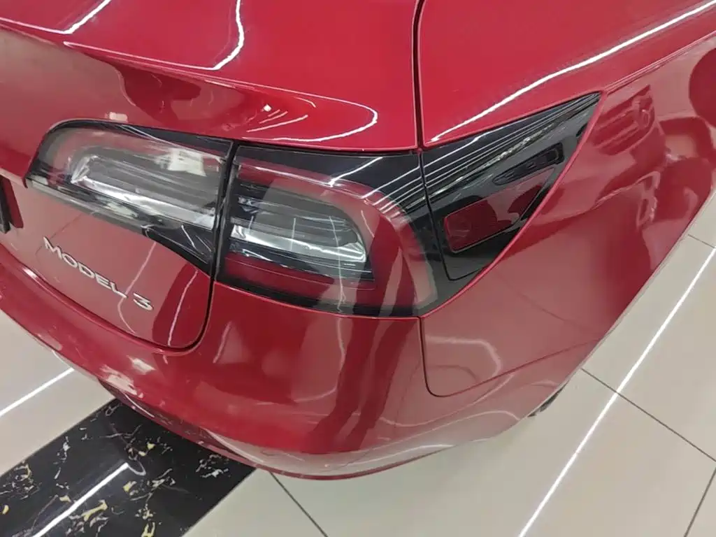 Tesla Model 3 — миниатюра 8