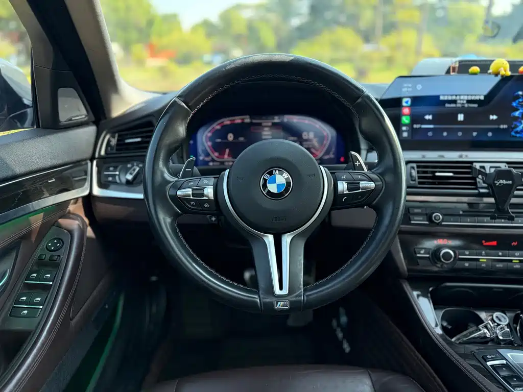 BMW 5 Series — миниатюра 10