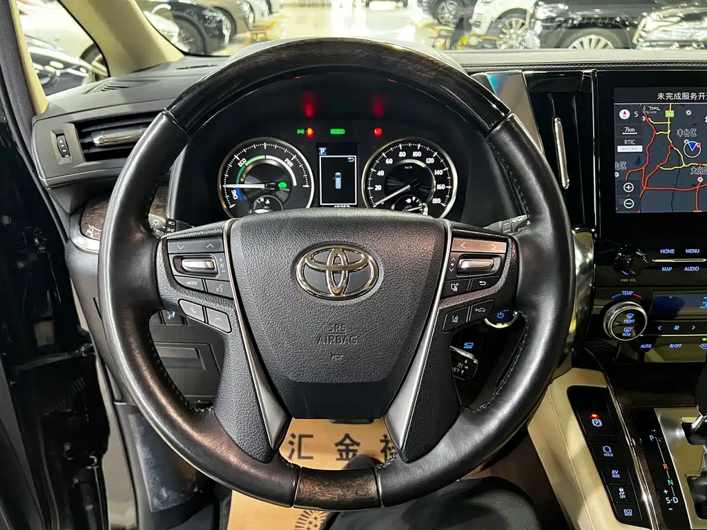Toyota Alphard — миниатюра 8
