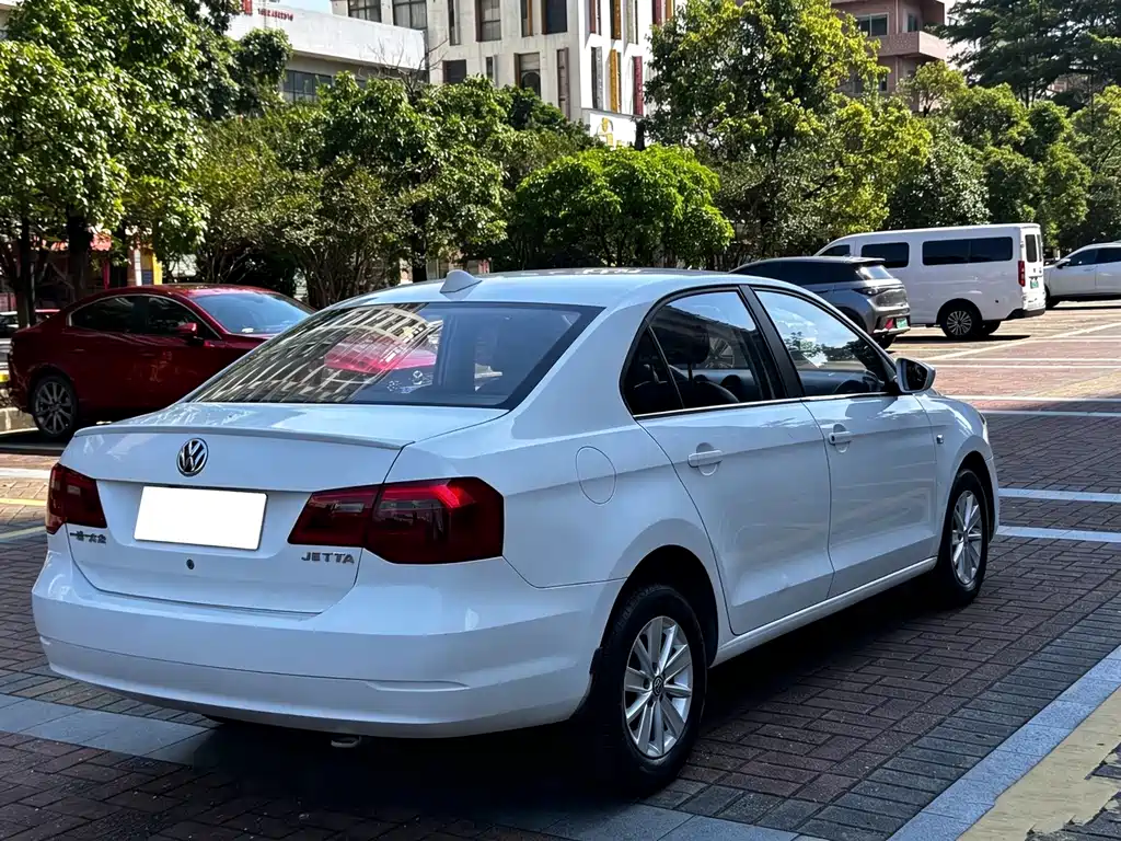 Volkswagen Jetta — миниатюра 6